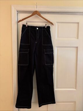 Sz M Wide Leg Cargo Pants with Contrast Stitching - Black